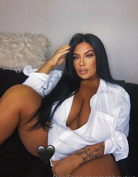 ashbovaxo art model pic