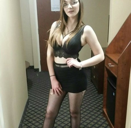 Leeanne Givens model porn photos