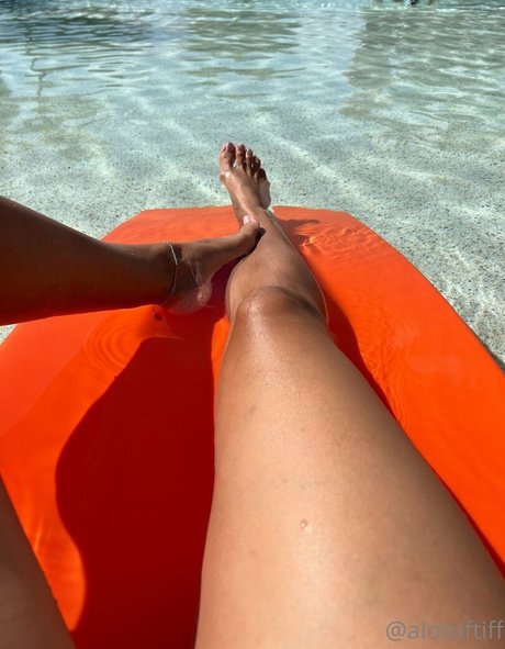 alotoftiff sex model picture