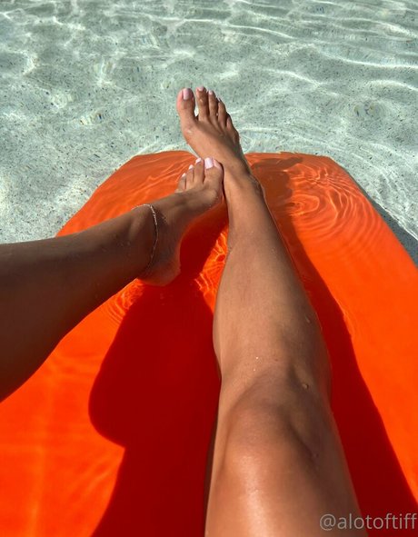 alotoftiff nude model pic