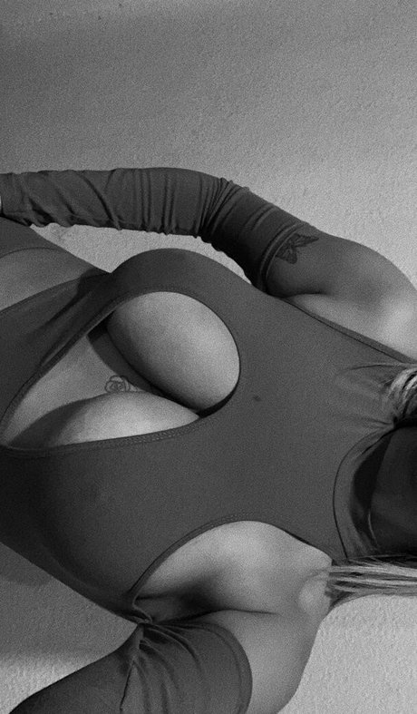 belonly nudes actress picture