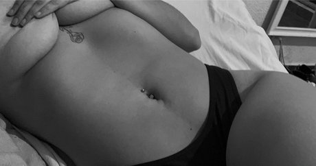 belonly nude actress photo