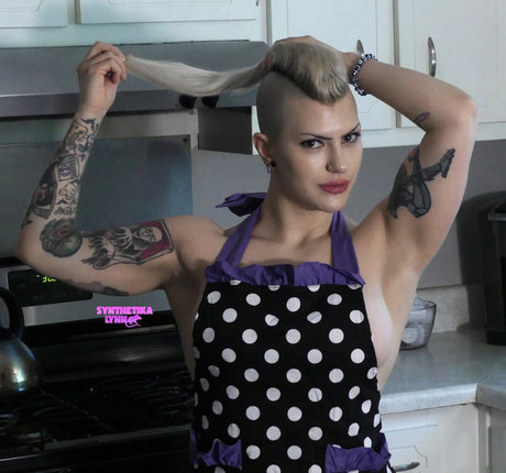 Synthetika Lynn sex pornstar pictures