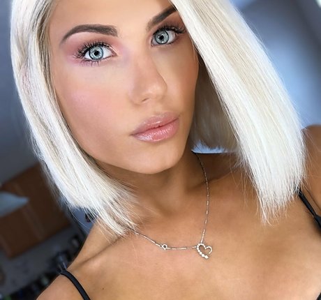 Dezmin Schubel sexy actress images