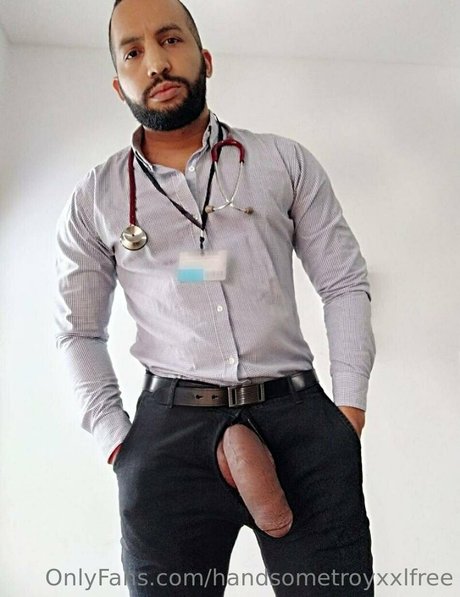 handsometroyxxlfree Profile pic