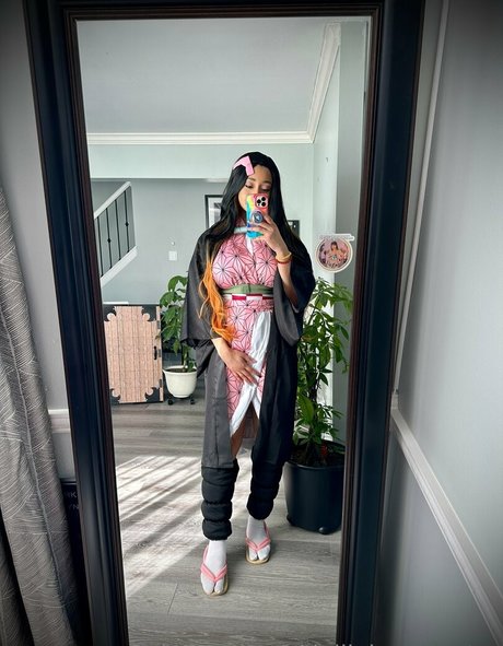 delilahmoonxtra naked star img