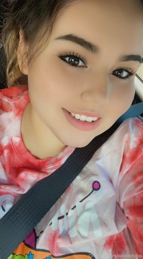 wiickedlotus model erotic archive