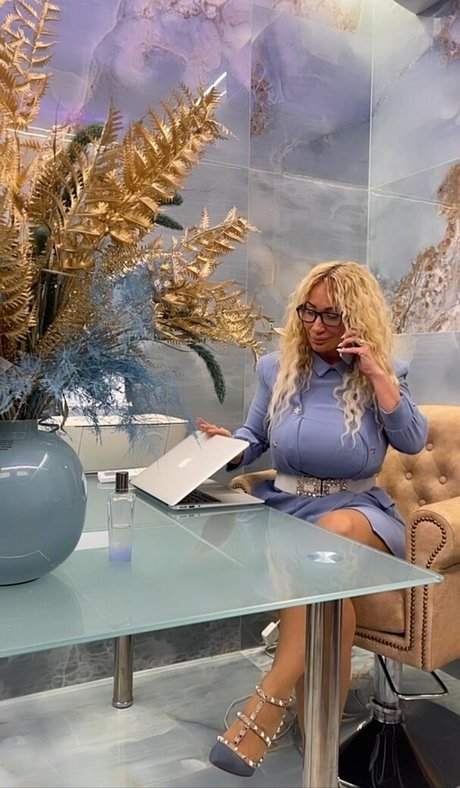 Mara Traversi sexy actress img