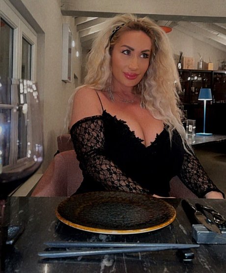 Mara Traversi pretty star archive