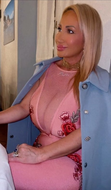 Mara Traversi high quality star image