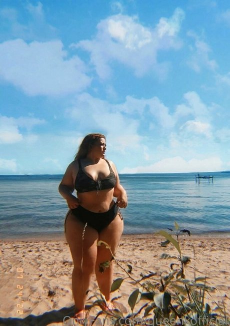 queenkofficial model art pics