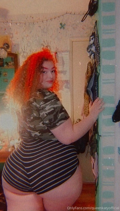 queenkofficial beautiful actress pics