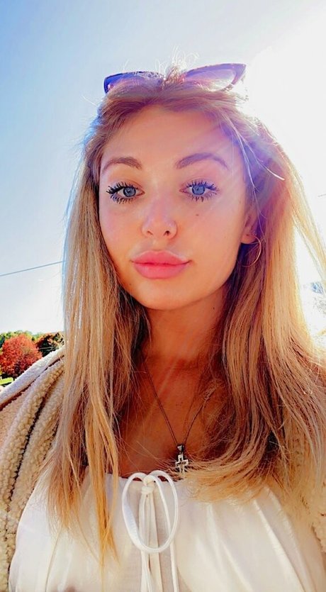 meakelena naked actress image