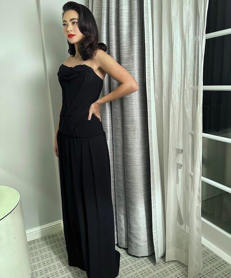 Jessica Yu Li Henwick high quality star gallery