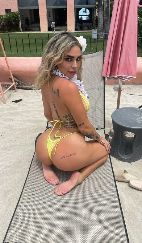 Ashley Bernier sexy model photo