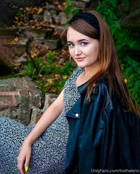 helenlittlerose erotic model picture