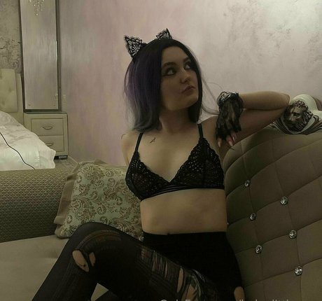 helenlittlerose model top photo