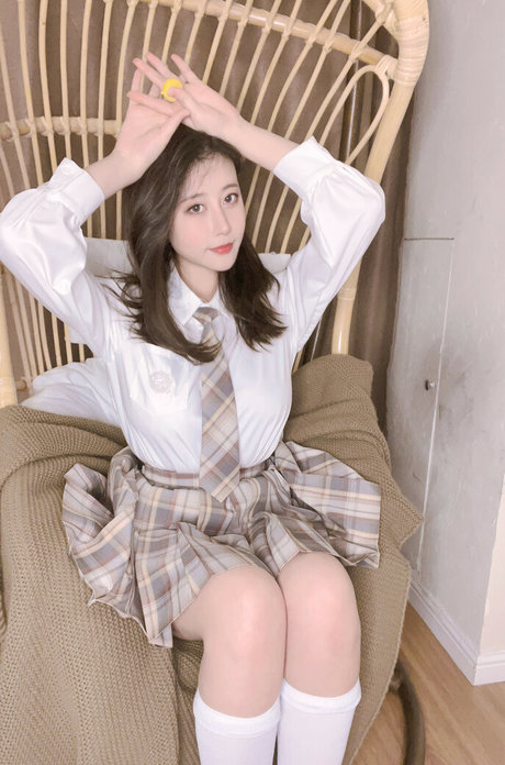 Niceoppi nudes model pic