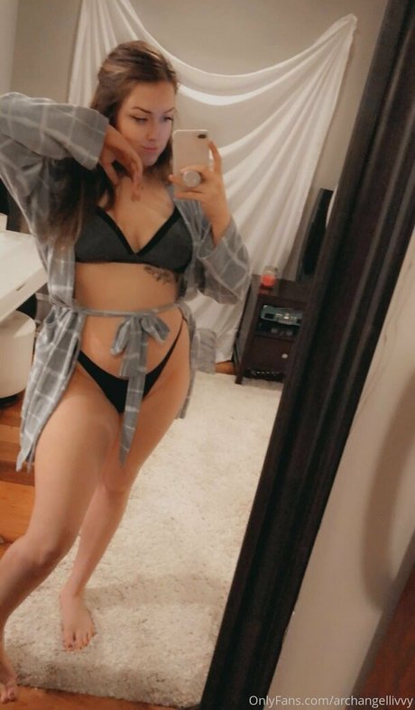 archangellivvy naked star photo