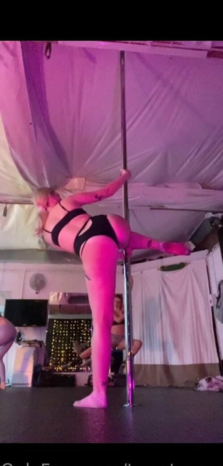 twentypercentdisgusting art model photo