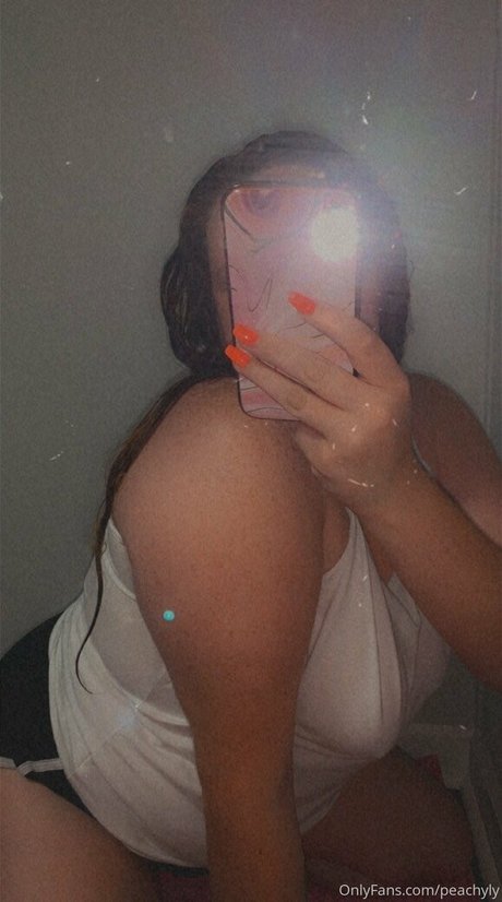 peachyly porn actress pictures