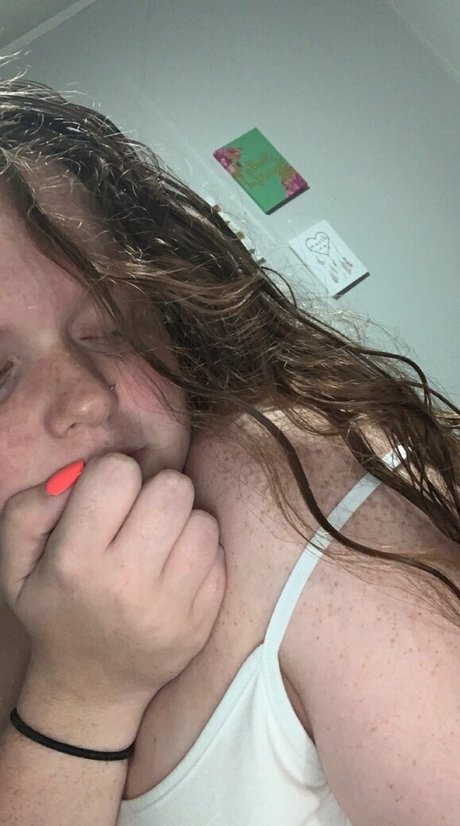 peachyly free model photo