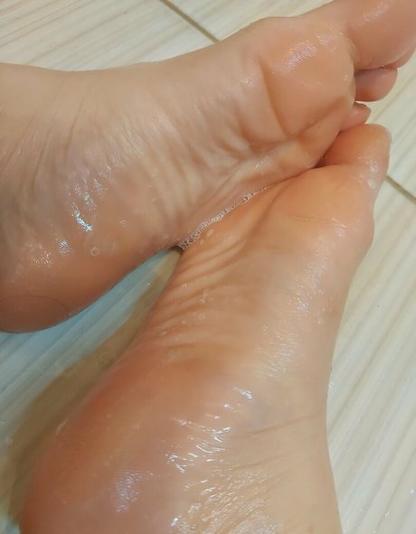 megnificus pretty pornstar img