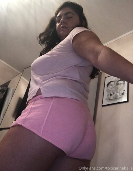 toxicannabella model high quality img