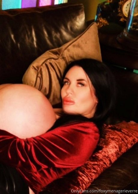 foxymenagerieverre naked actress archive