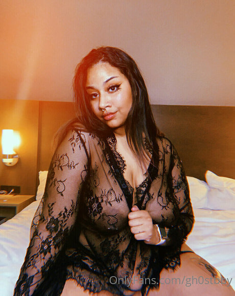 gh0stbby beautiful model pic