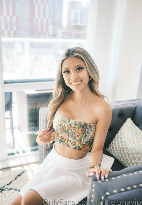 JamieLunaVip free pornstar picture