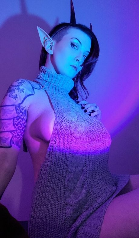 MajestyRedQueen pornstar erotic pic