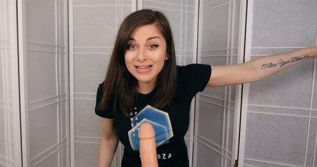 ellieidolfemdom art star img