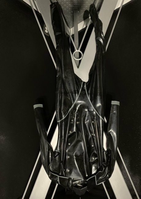 victoriarage model naked photos