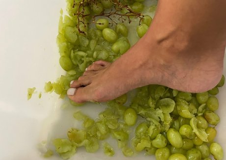 lady dior 31 naked pornstar pic