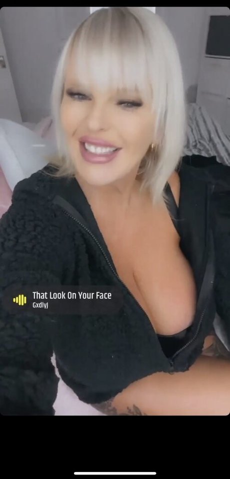 Mollyjfoxx model pornographic gallery