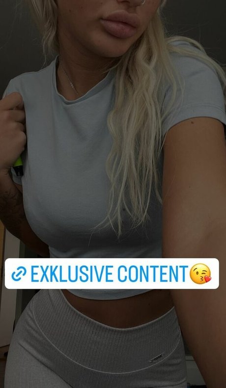 nelldelli hot actress pictures