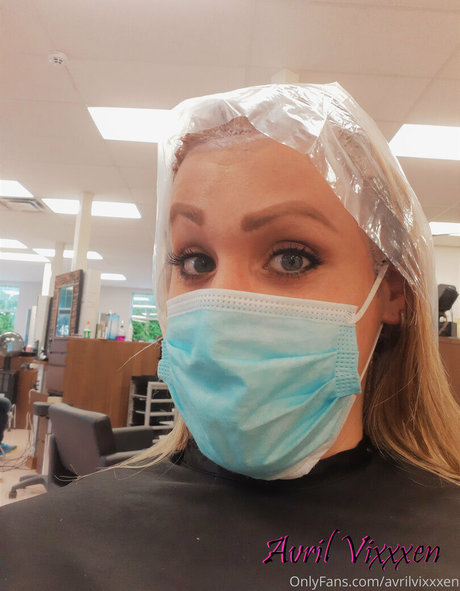 avrilvixxxen pornstar sexy photos