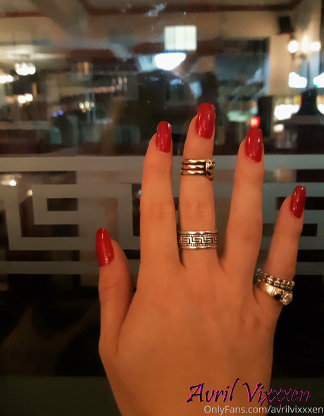 avrilvixxxen model nudes pic