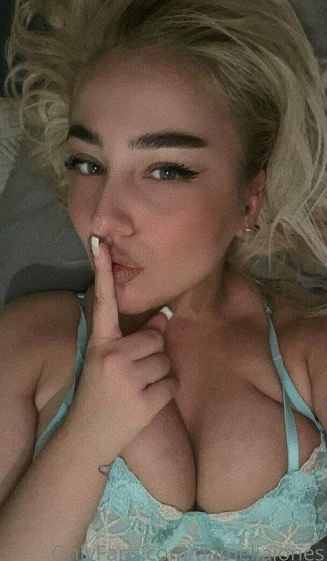 amelia smith art model img