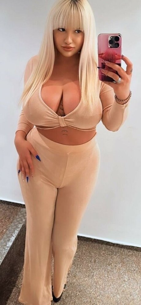 Francesca Alexandra hd actress img