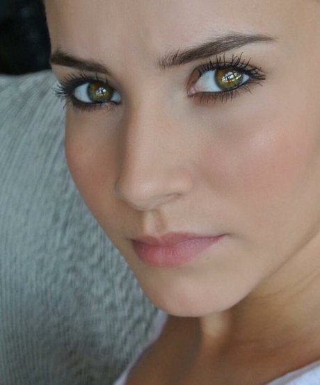 Katrina Maria model art galleries