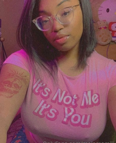 melamamiii model hot photo