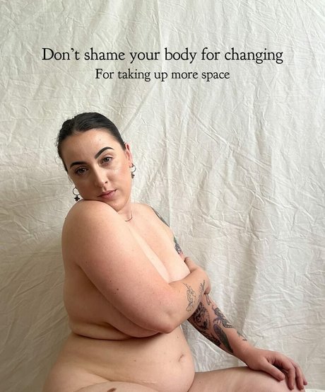 Isabella Davis pornstar erotic pics