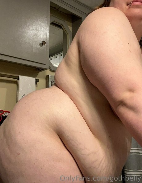 gothbelly model perfect photos