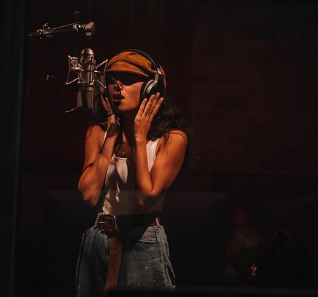 Inbar Lavi art star img