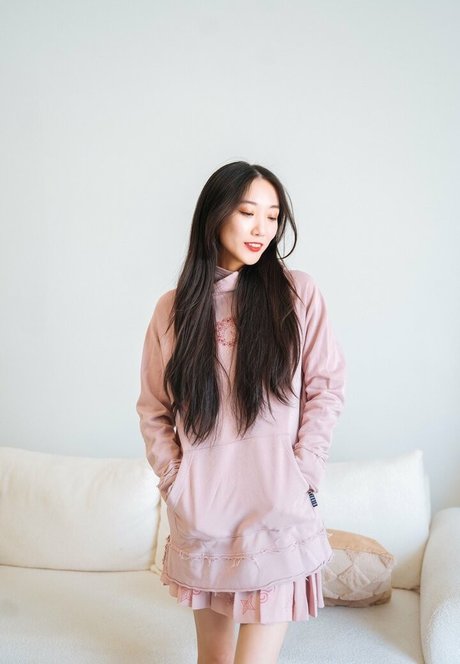 triciaisabirdy model pornographic photos