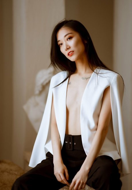 triciaisabirdy star hd pictures