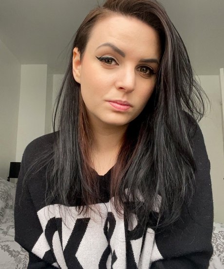 Emma Blackery pretty model photo