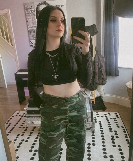Emma Blackery actress pictures